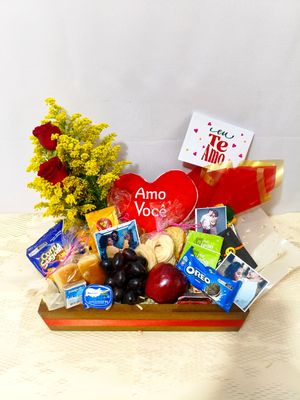 Cesta de Café Tradicional com Rosas e Coração