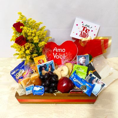 Cesta de Café Tradicional com Rosas e Coração