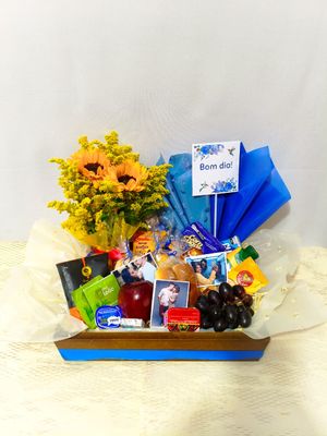 Cesta de Café Tradicional com Girassóis