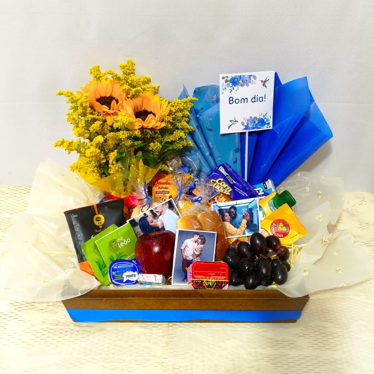 Cesta de Café Tradicional com Girassóis