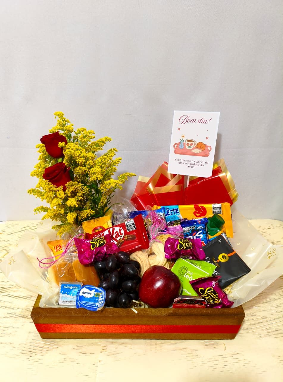 Cesta de Café Tradicional com Rosas