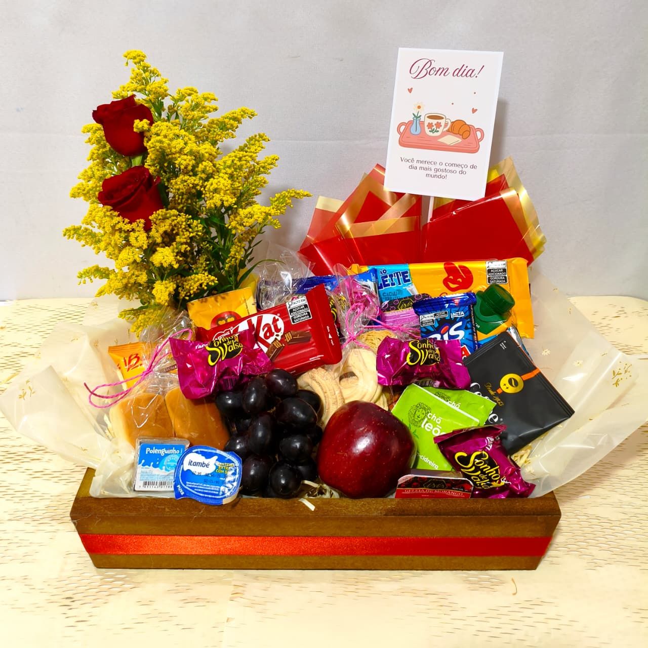 Cesta de Café Tradicional com Rosas