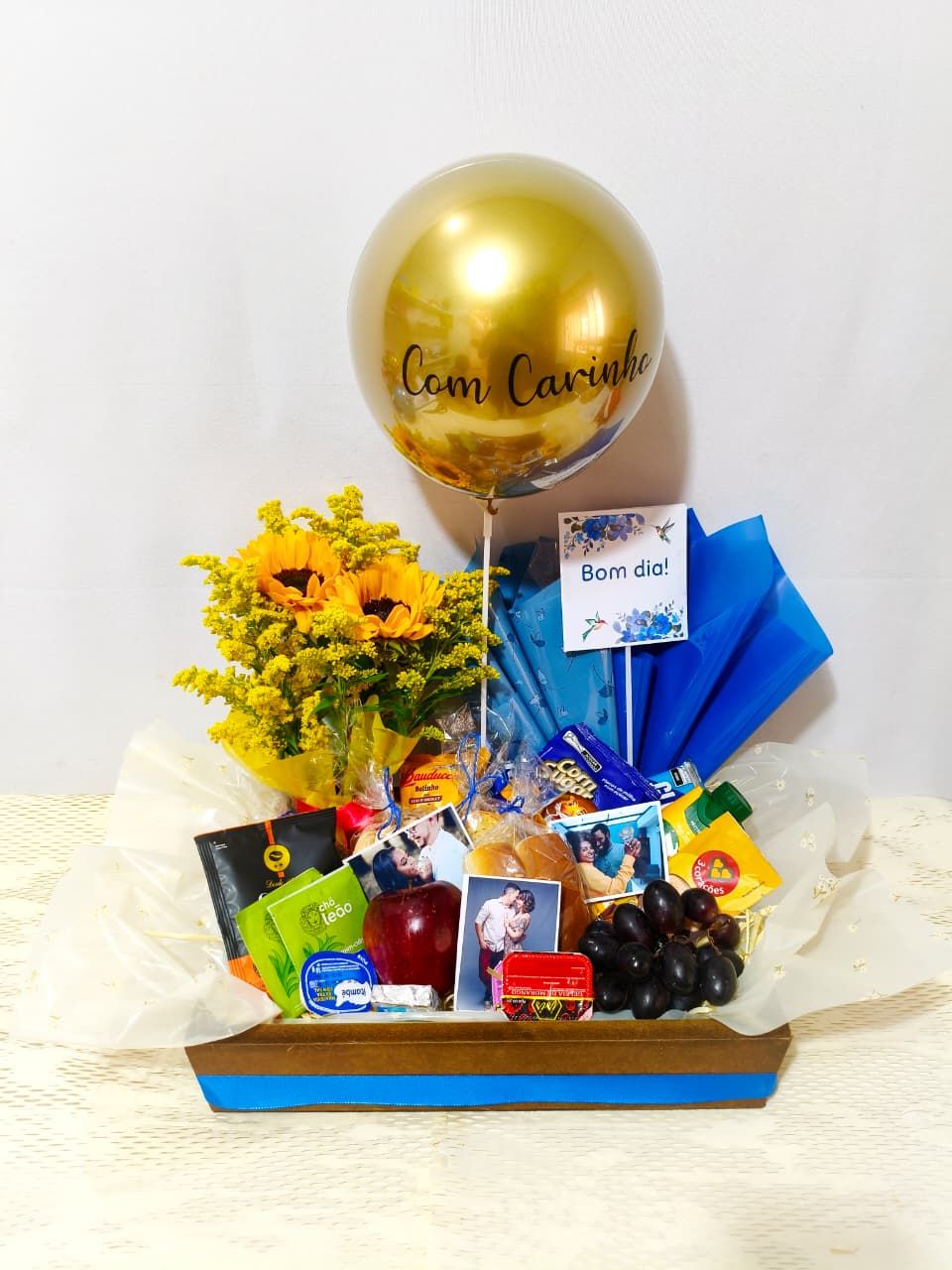 Cesta de Café Tradicional com Girassóis + Balão Com Carinho