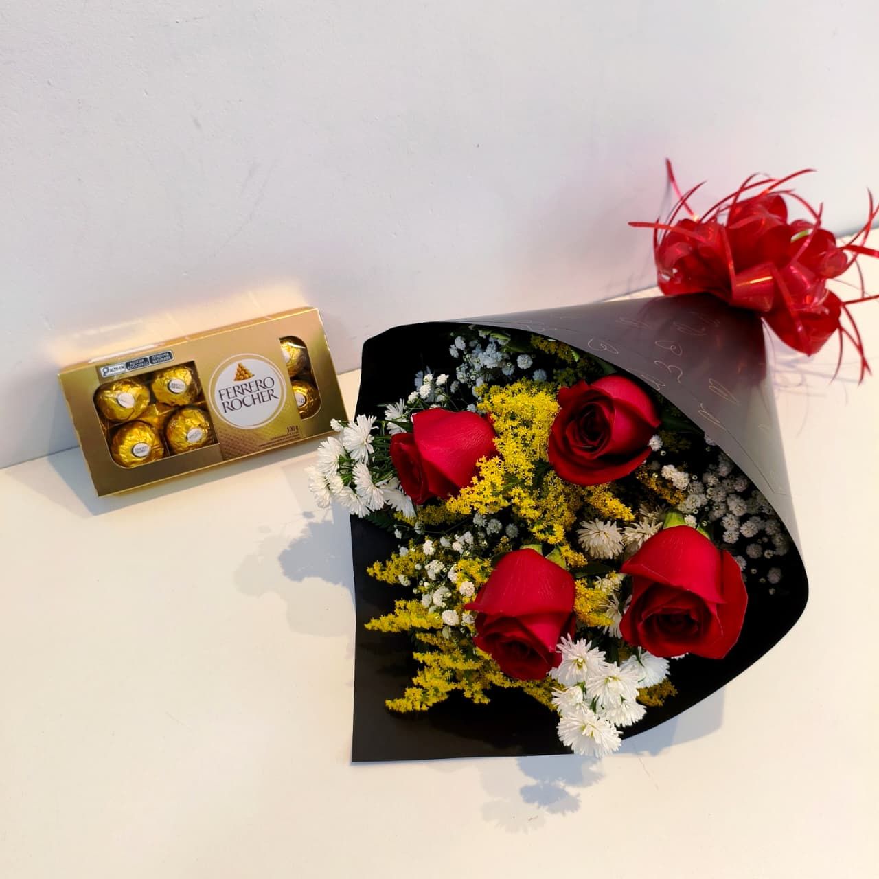 Buquê de Rosas Elegância e Ferrero Rocher