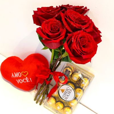 Buquê de Rosas Rubi + Coração e Ferrero Rocher