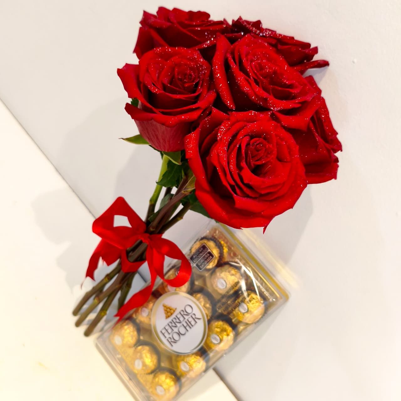 Buquê de Rosas Rubi e Ferrero Rocher