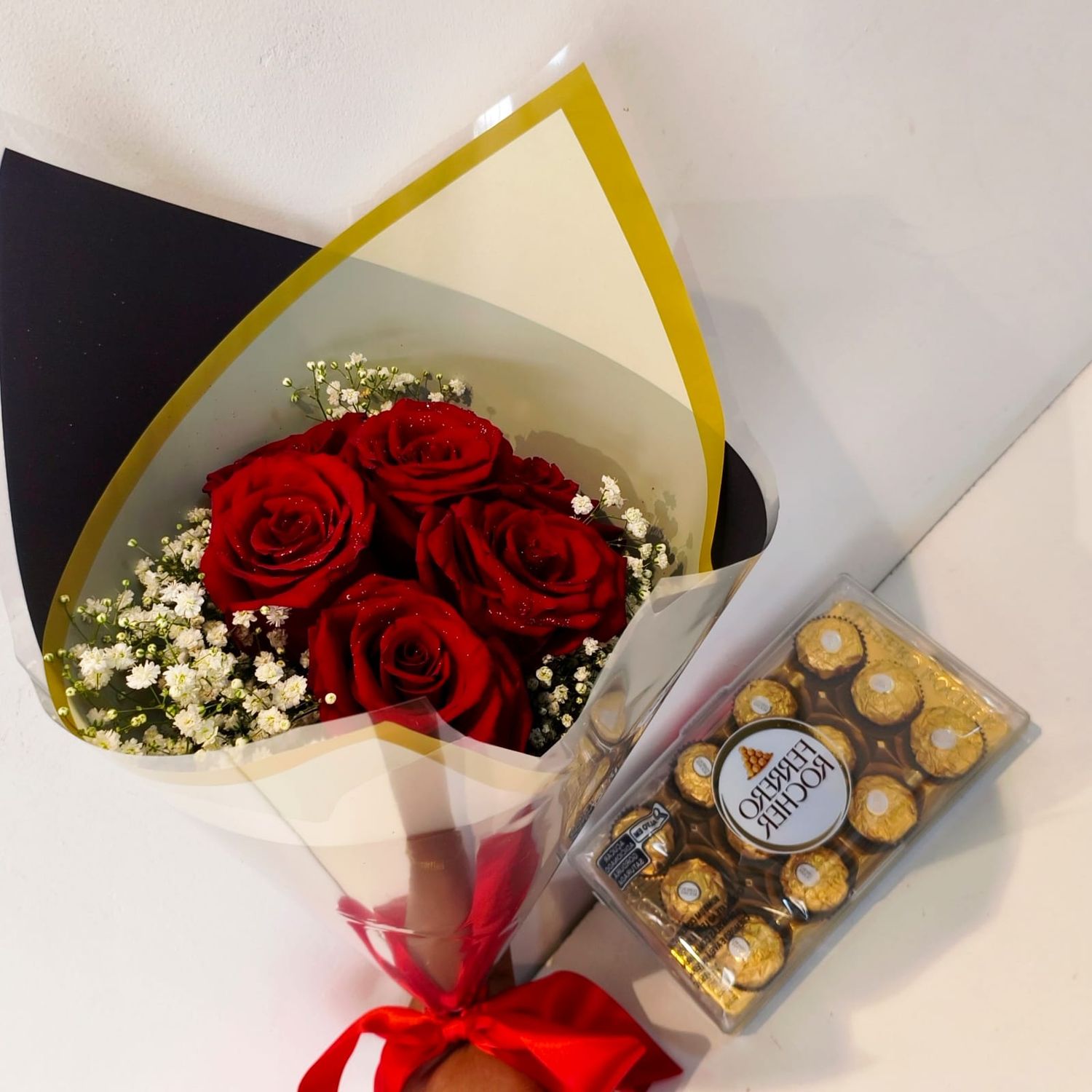 Buquê de Rosas Safira e Ferrero Rocher