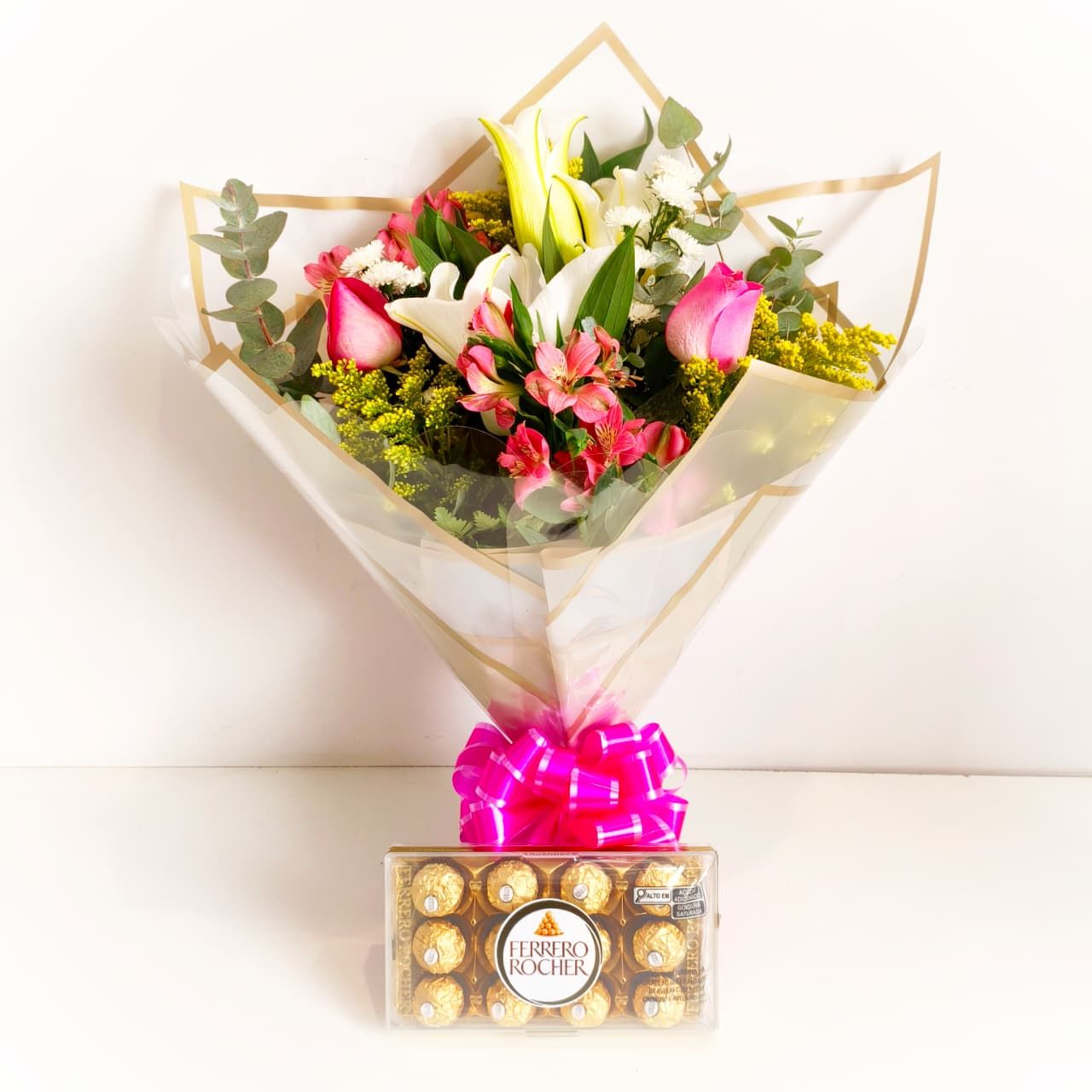 Buquê Delírio – Lírios, Rosas Cor-de-Rosa e Ferrero Rocher