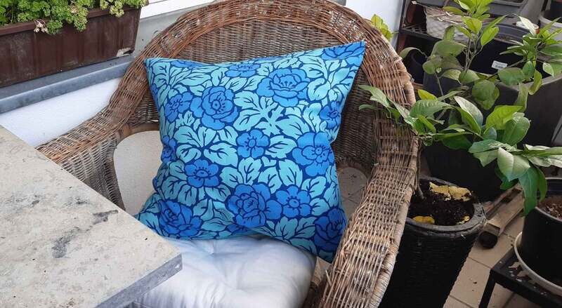 Kissenhülle mit Rosenmuster, Blautöne, Baumwolle, mit Reißverschluß