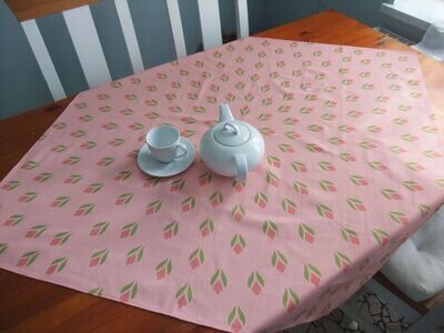 Quadratische Tischdecke, rosa/hellrot, Tulpenmotiv