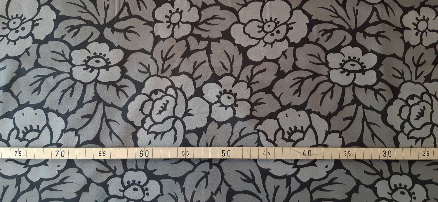 Mako-Satin, Meterware, Baumwolle,  Rosen,  schwarz-grau, helle Rosen, zwei Mustergrößen