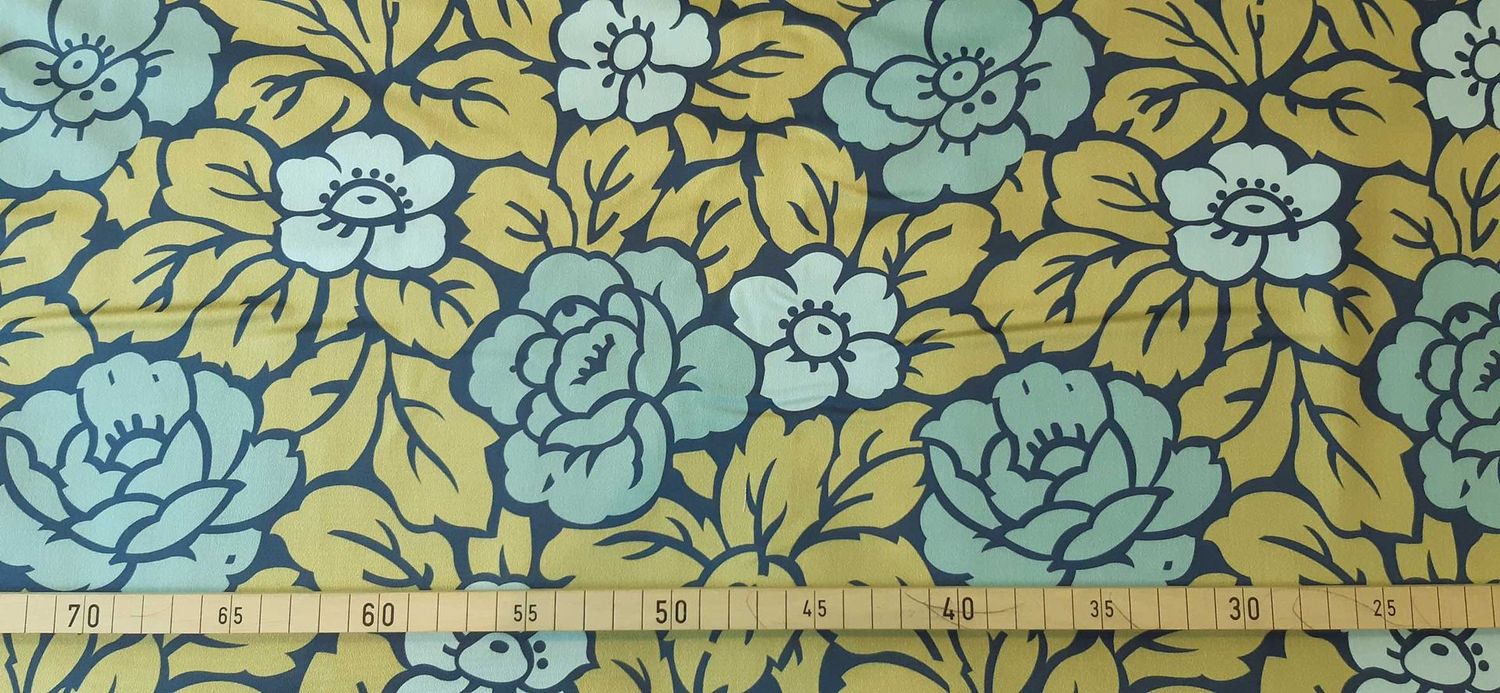 Mako-Satin, Meterware, Baumwolle,  Motiv "Rosen" zweifarbige wasserblaue Blüten, zwei Mustergrößen