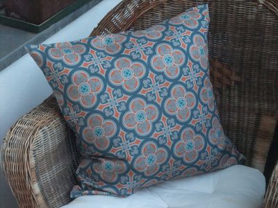 Kissenhülle, 50x50cm, mit Reißverschluß, Baumwollstoff, Motiv Herrenhaus, Farbstellung  Kissenhülle, 50x50cm, mit Reißverschluß, Baumwollstoff, Motiv Herrenhaus, Farbstellung "Blauer Fels dunkel"