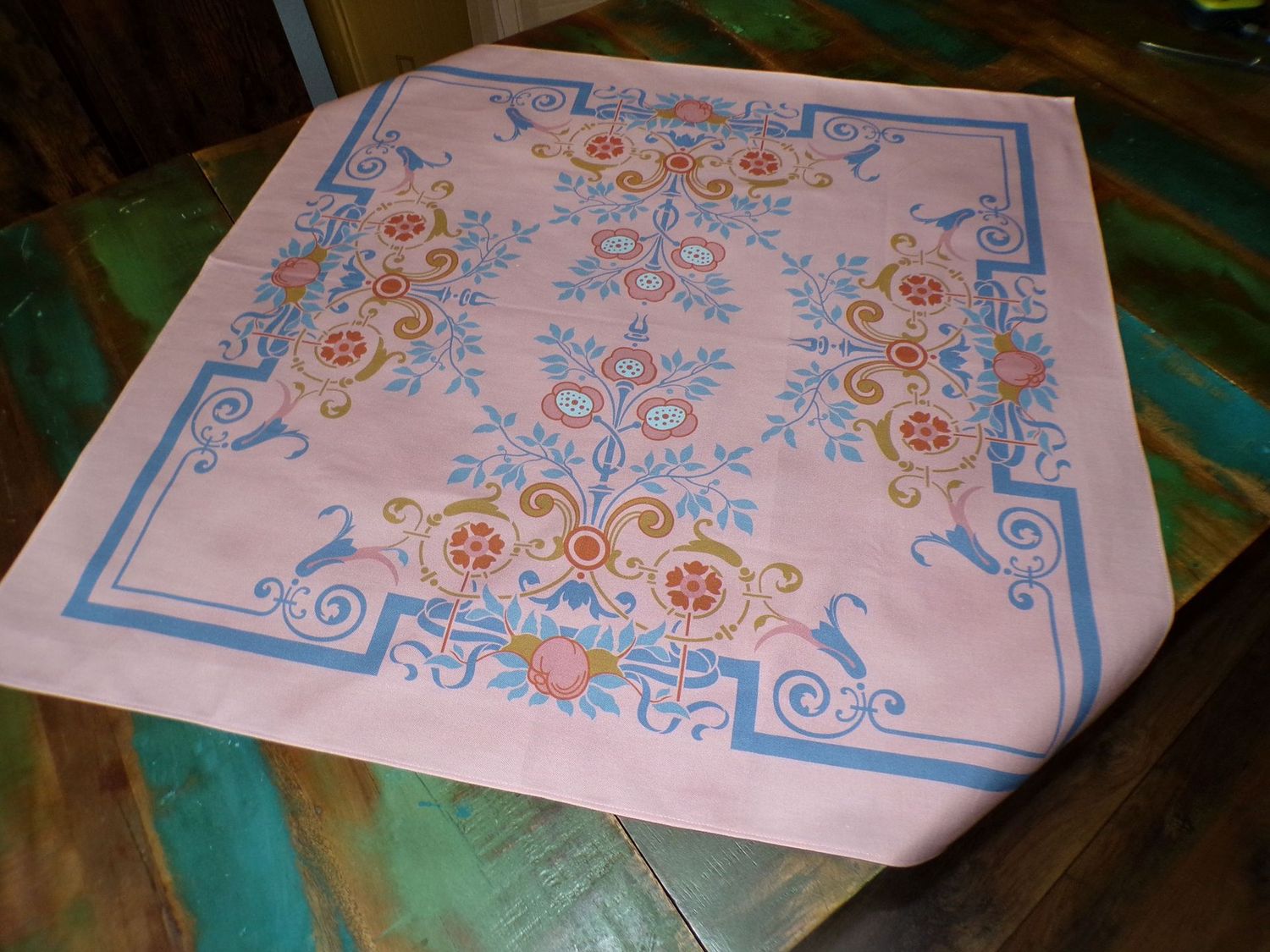 Quadratische Tischdecke,  Mitteldecke, 80x80cm, Motiv "Bauerngarten", Farbstellung "Hortensie" (Altrosa)