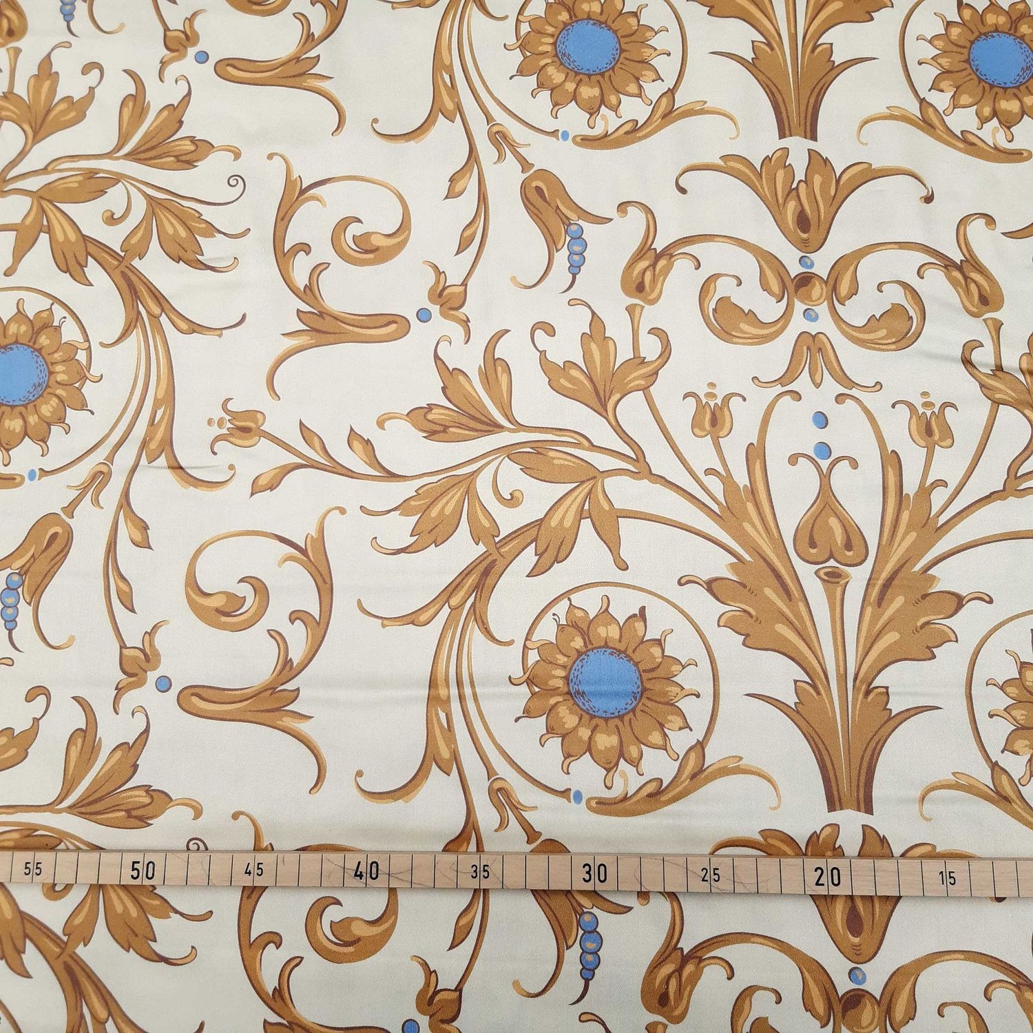 Mako-Satin, Meterware, Baumwolle,  Muster "Feldblume" in der Farbstellung "Heublume", Vanillegelb/Goldbraun
