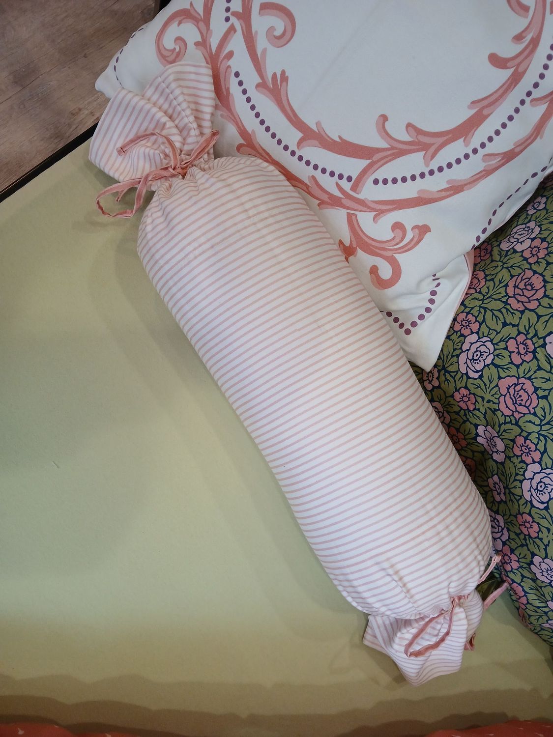 Nackenrollen-Bezug,  Mako-Satin, Streifen,weiß/lachsrosa, für Nackenrolle 40cmx15cm