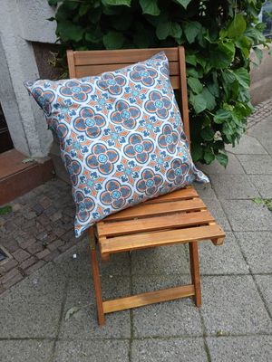 Kissenhülle, 50x50cm, mit Reißverschluß, Baumwollstoff, Motiv Herrenhaus, Farbstellung  Kissenhülle, 50x50cm, mit Reißverschluß, Baumwollstoff, Motiv Herrenhaus, Farbstellung "Blauer Fels hell"