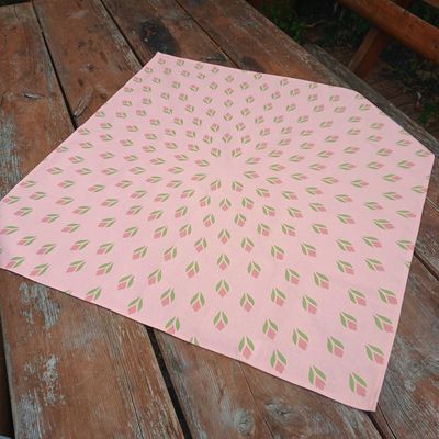 Quadratische Tischdecke, Mitteldecke, 75x75cm, rosa/lachs/hellgrün Baumwollstoff, Krokus Tulpen Quadratische Tischdecke, Mitteldecke, 75x75cm, rosa/lachs/hellgrün Baumwollstoff, Krokus Tulpen