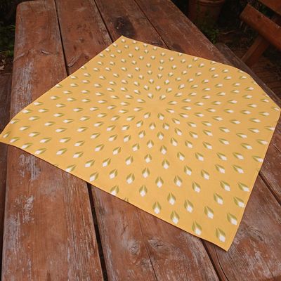 Quadratische Tischdecke, Mitteldecke, 75x75cm, Gelb, weiß, hellgrün, Baumwollstoff, Krokus Tulpen Quadratische Tischdecke, Mitteldecke, 75x75cm, Gelb, weiß, hellgrün, Baumwollstoff, Krokus Tulpen
