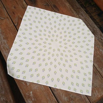 Quadratische Tischdecke, Mitteldecke, 75x75cm, weiss, hellblau, hellgrün, Baumwollstoff, Krokus Tulpen Quadratische Tischdecke, Mitteldecke, 75x75cm, weiss, hellblau, hellgrün, Baumwollstoff, Krokus Tulpen