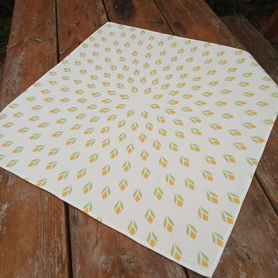 Quadratische Tischdecke, Mitteldecke, 75x75cm, weiss, gelb, hellgrün, Baumwollstoff, Krokus Tulpen Quadratische Tischdecke, Mitteldecke, 75x75cm, weiss, gelb, hellgrün, Baumwollstoff, Krokus Tulpen
