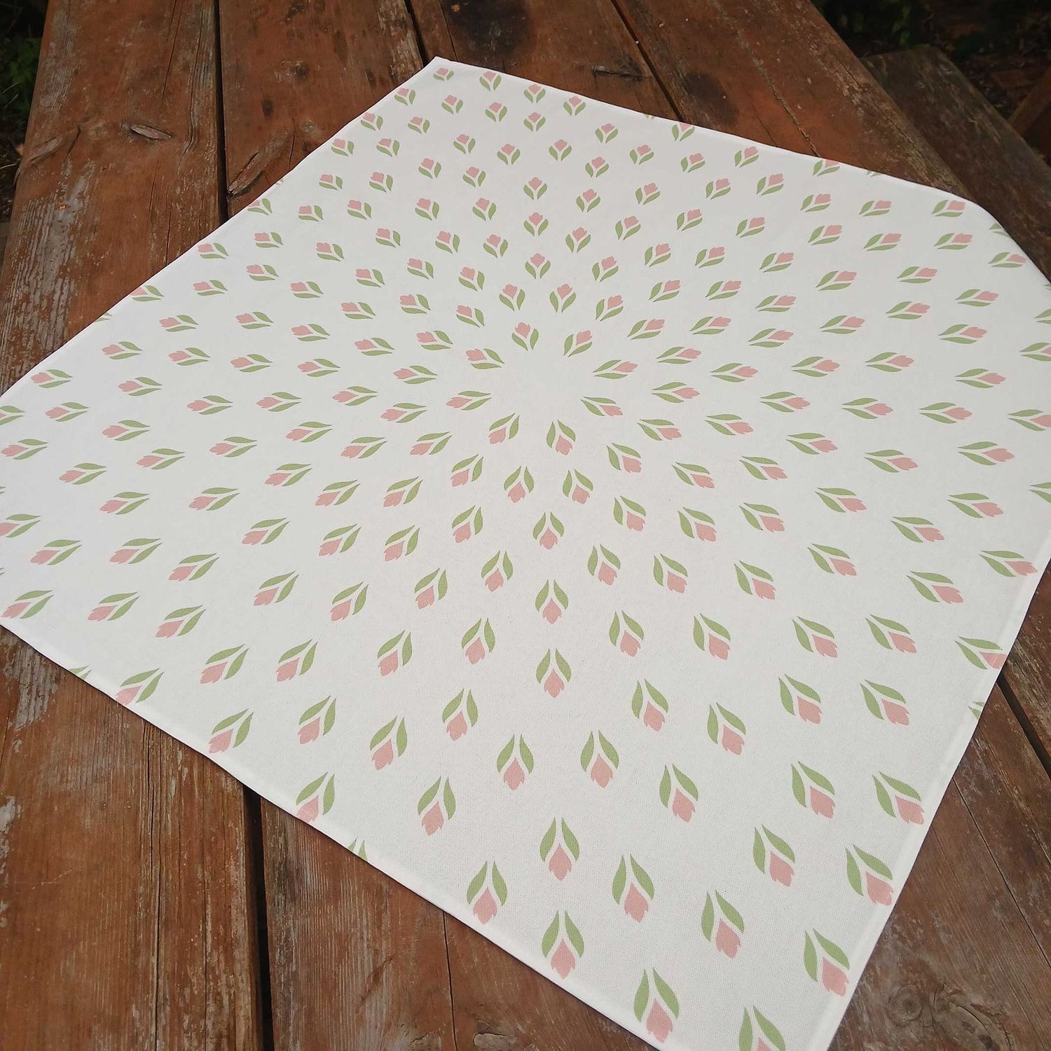 Quadratische Tischdecke,  Mitteldecke, 75x75cm, weiss, rosa, hellgrün, Baumwollstoff, Krokus Tulpen