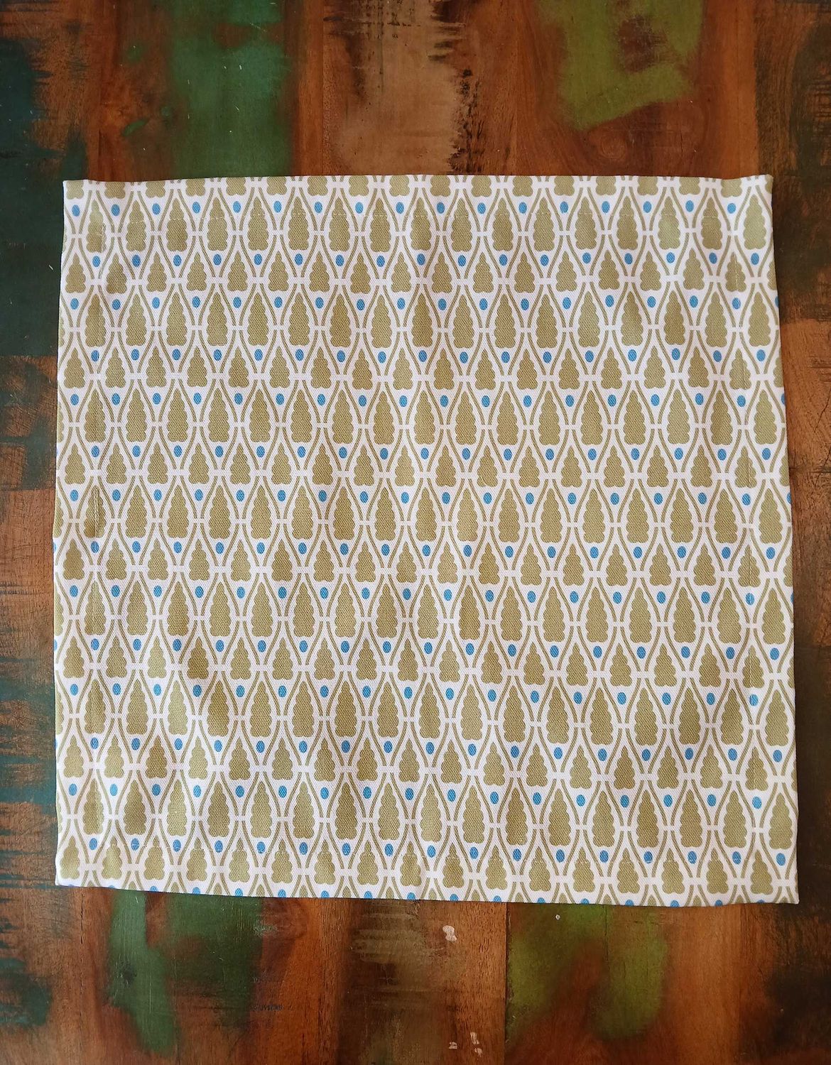 Stoffserviette, 40x40cm, 100% Baumwolle, Weiß mit grünen Bäumchen und blauen Punkten, kleines Tischdeckchen, Weihnachten