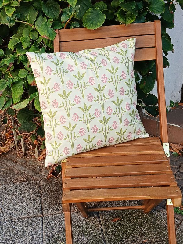 Kissenhülle, 40 x 40cm, Motiv  Kissenhülle, 40 x 40cm, Motiv "Erker", Farbstellung "Frühlingszauber" (Vanille/hellgelb), grün, altrosa