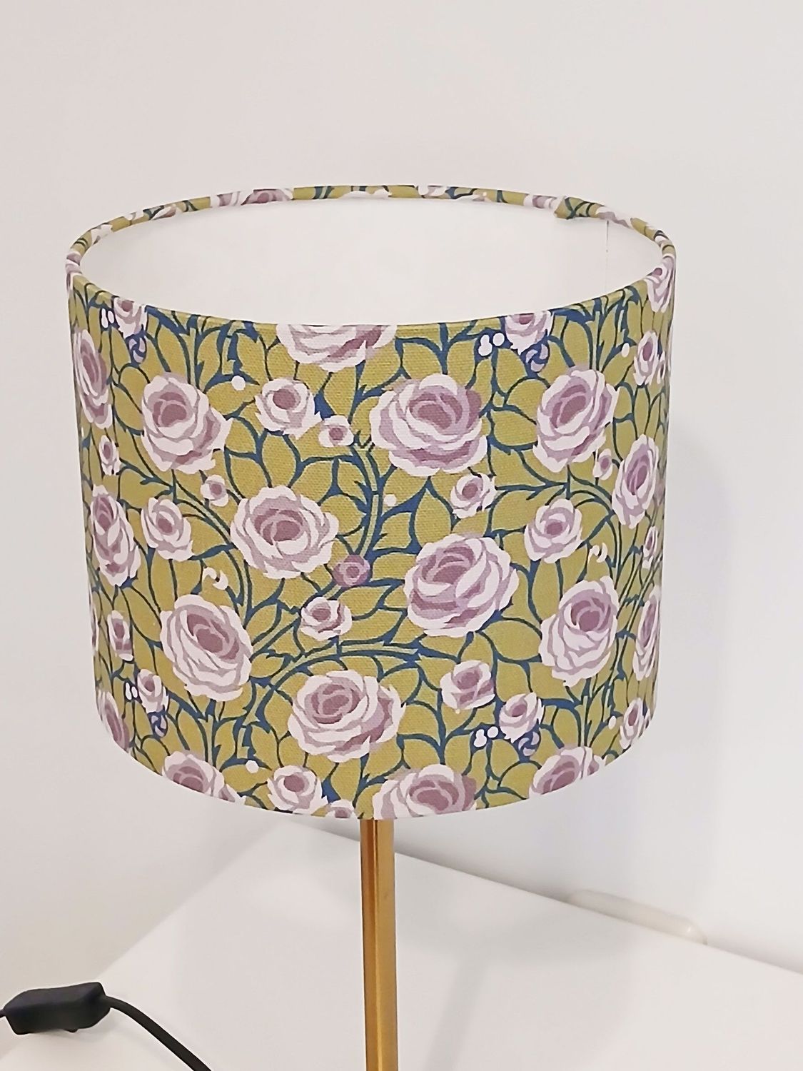 Lampenschirm, Rosen, navy-Violetttöne-grün, 20cm Durchmesser, zylindrisch, Muster Lampenschirm, Rosen, navy-Violetttöne-grün, 20cm Durchmesser, zylindrisch, Muster "Weg zum Turm", 16cm hoch, Tischlampe