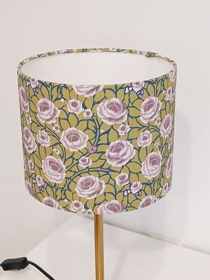 Lampenschirm, Rosen, navy-Violetttöne-grün, 20cm Durchmesser, zylindrisch, Muster Lampenschirm, Rosen, navy-Violetttöne-grün, 20cm Durchmesser, zylindrisch, Muster "Weg zum Turm", 16cm hoch, Tischlampe