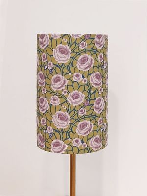 Lampenschirm, Rosen, navy-Violetttöne-grün, 15cm Durchmesser, zylindrisch, Muster Lampenschirm, Rosen, navy-Violetttöne-grün, 15cm Durchmesser, zylindrisch, Muster "Weg zum Turm", 23cm hoch, Tischlampe