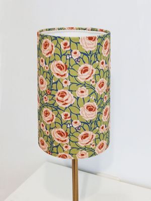 Lampenschirm, Rosen, navy-Rottöne-grün, 15cm Durchmesser, zylindrisch, Muster Lampenschirm, Rosen, navy-Rottöne-grün, 15cm Durchmesser, zylindrisch, Muster "Weg zum Turm", 23cm hoch, Tischlampe