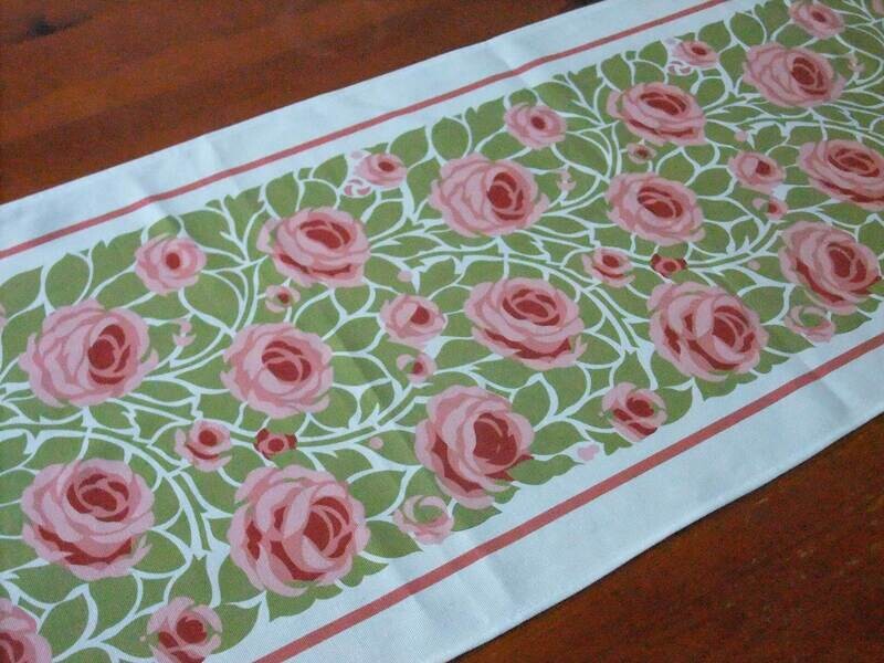Tischläufer, Weg zum Turm, Rosa Rosen, 40 x 200cm Tischläufer, Weg zum Turm, Rosa Rosen, 40 x 200cm