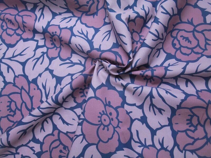 Popeline, Meterware,  Baumwollstoff, Rosenmuster, hellviolett-Flieder, bio, GOTS, Grundton Navy, Futterstoff, Webware, Blusenstoff, Hemdenstoff, Dirndl, Trachten, Patchworkstoff