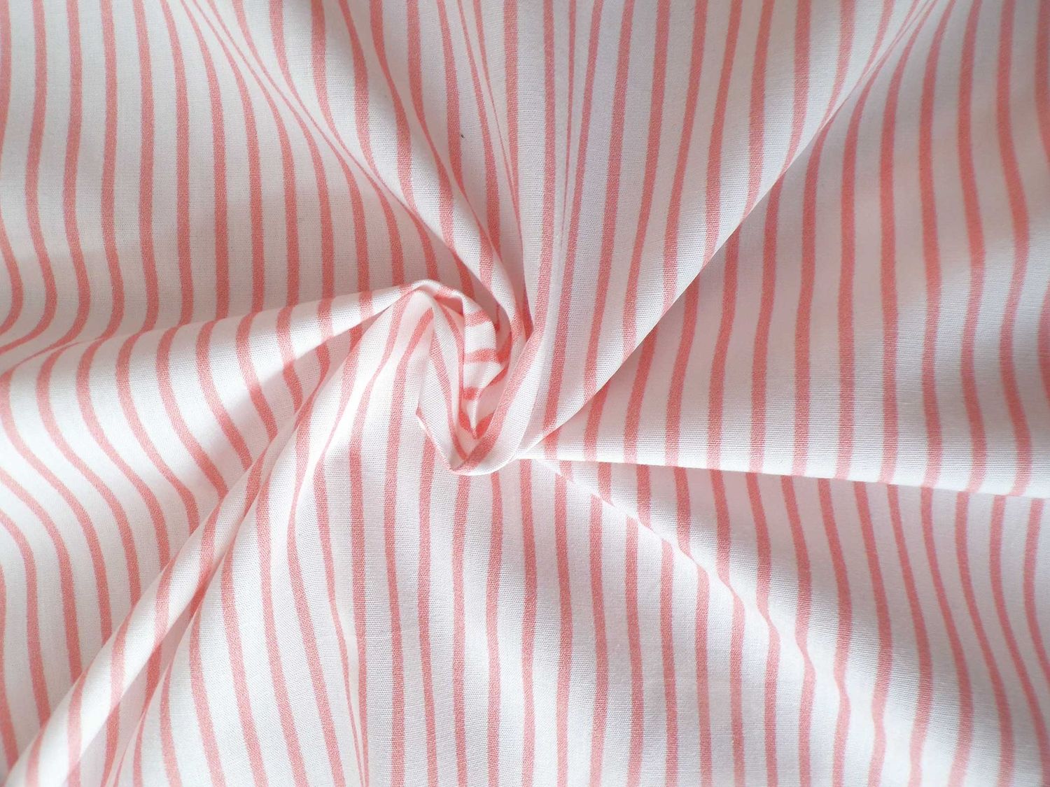 Popeline, Meterware, Baumwollstoff, Bioqualität, Streifen, weiß-rosa, GOTS, Futterstoff, Webware, Blusenstoff, Hemdenstoff, Patchworkstoff, Trachten, Dirndl Popeline, Meterware, Baumwollstoff, Bioqualität, Streifen, weiß-rosa, GOTS, Futterstoff, Webware, Blusenstoff, Hemdenstoff, Patchworkstoff, Trachten, Dirndl