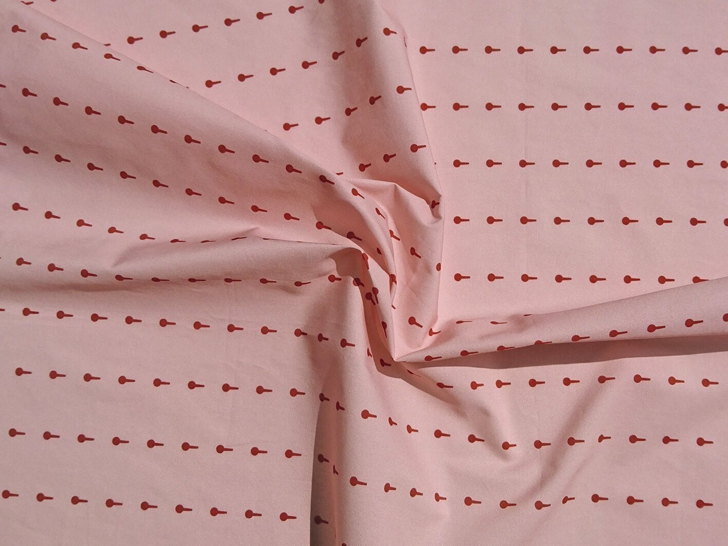 Popeline, Meterware, Baumwollstoff, Motiv Griffel, rosa-dunkelrot, bio, GOTS, Webware, Futtestoff, Blusenstoff, Hemden, Baby, Trachten, Dirndl, Patchworkstoff
