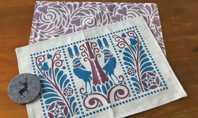 Platzset / Tischset,  Flieder/Blau, 50x35cm, zum Wenden, Baumwollstoff, Vogelmotiv, Jugendstil, Vögel, Landhausstil