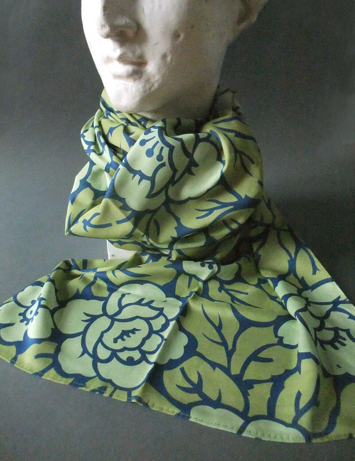 Schal, Batist-Viskose, 30x190cm, Grüntöne, Dunkelblau, doppellagig genäht Schal, Batist-Viskose, 30x190cm, Grüntöne, Dunkelblau, doppellagig genäht