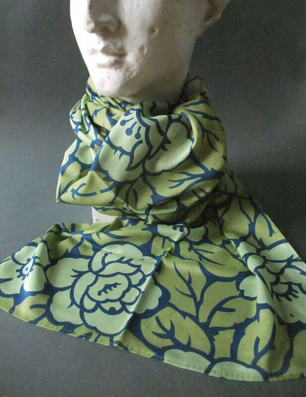 Schal, Batist-Viskose, 30x190cm, Grüntöne, Dunkelblau, doppellagig genäht Schal, Batist-Viskose, 30x190cm, Grüntöne, Dunkelblau, doppellagig genäht