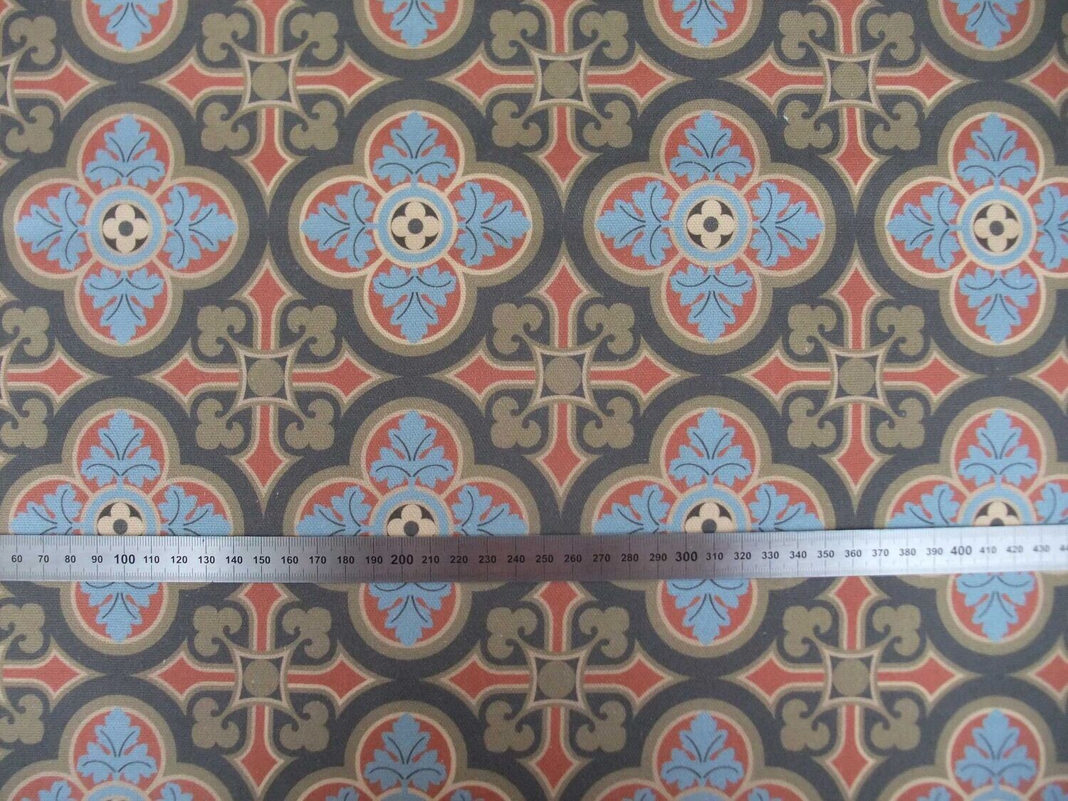 Halbpanama, Meterware, anthrazit-grau-olivgrün, 160 cm breit, Fliesenmuster, Baumwollstoff, Muster Halbpanama, Meterware, anthrazit-grau-olivgrün, 160 cm breit, Fliesenmuster, Baumwollstoff, Muster "Herrenhaus", Farbstellung "Heimkehr", für Kissen, Trachten, Dirndl, Taschenprojekte