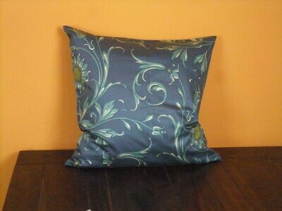 Kissenhülle "Feldblume", Farbstellung Nachtblau, Mako-Satin, mit verdecktem Reißverschluß an der Unterseite,