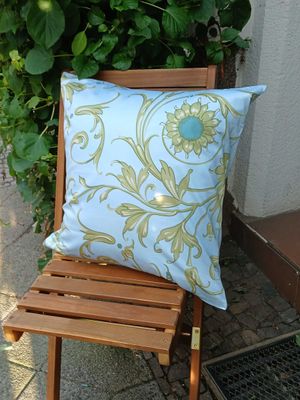 Kissenhülle "Feldblume", Farbstellung Wassergeist, Mako-Satin, mit verdecktem Reißverschluß an der Unterseite, hellblau-grün