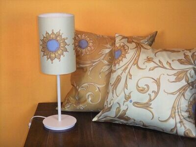 Kissenhülle "Feldblume", Farbstellung Heublume, Mako-Satin, mit verdecktem Reißverschluß an der Unterseite,