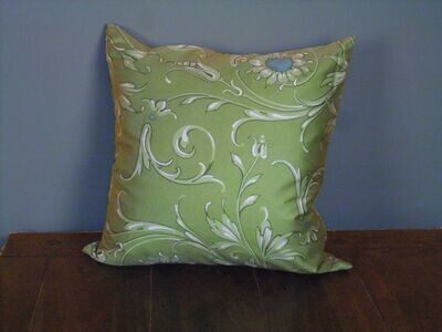 Kissenhülle "Feldblume", Farbstellung Waldblume, Mako-Satin, mit verdecktem Reißverschluß an der Unterseite,