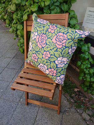 Kissenhülle mit Rosenmuster, grün-rosa, Baumwolle, mit Reißverschluß, 50x50cm