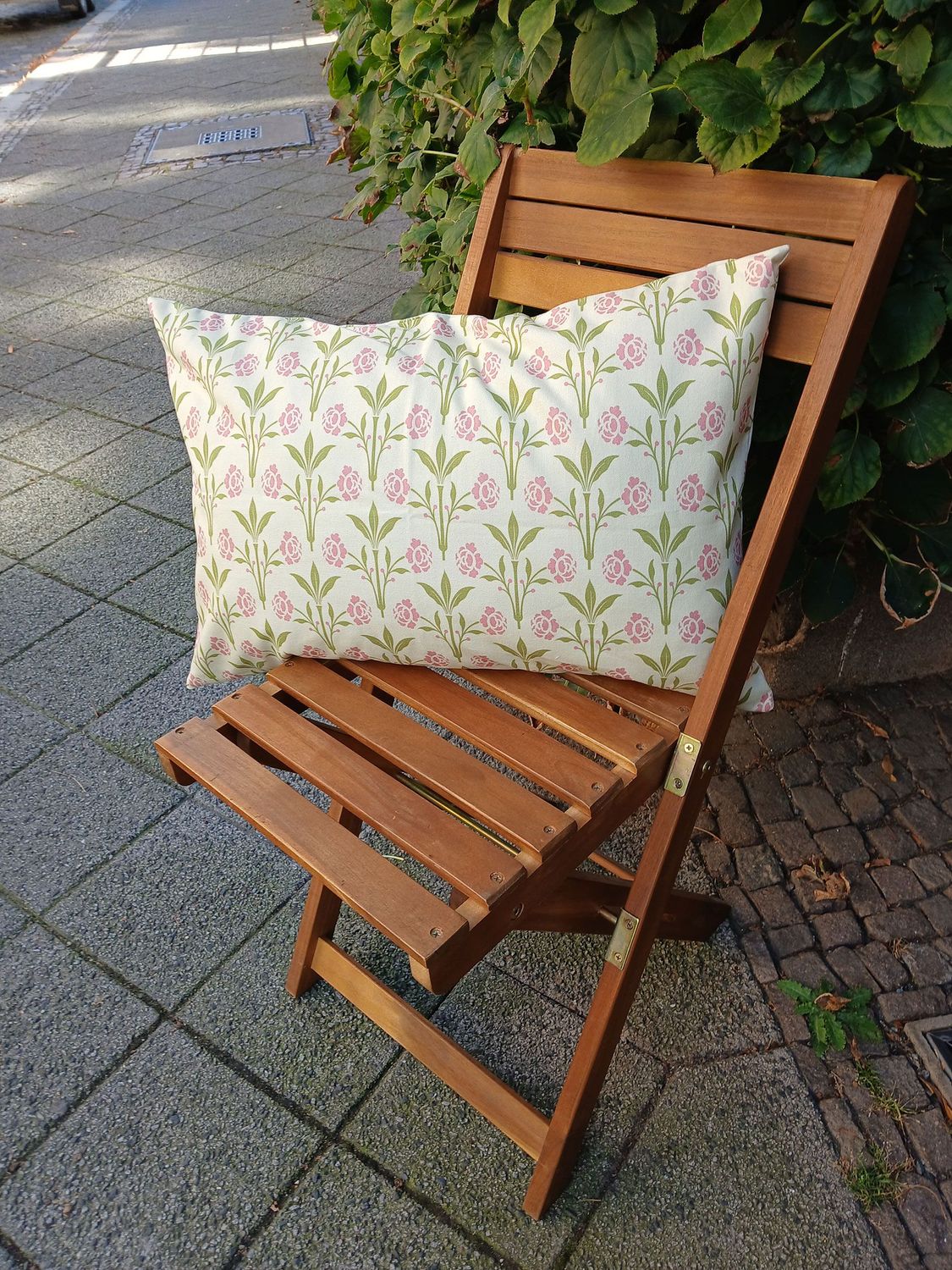 Kissenhülle, 60 x 40cm, Motiv "Erker", Farbstellung "Frühlingszauber" (Vanille/Hellgelb) mit grün und altrosa