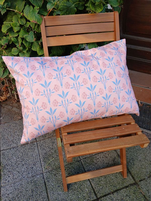 Kissenhülle, 60 x 40cm, Motiv Kissenhülle, 60 x 40cm, Motiv "Erker", Farbstellung "Hortensie" (Altrosa) mit blaugrün und altrosa