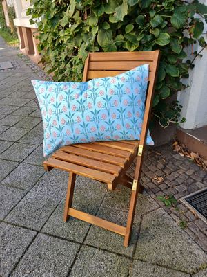 Kissenhülle, 60 x 40cm, Motiv "Erker", Farbstellung "Gartenteich" (Hellblau) mit blaugrün und altrosa