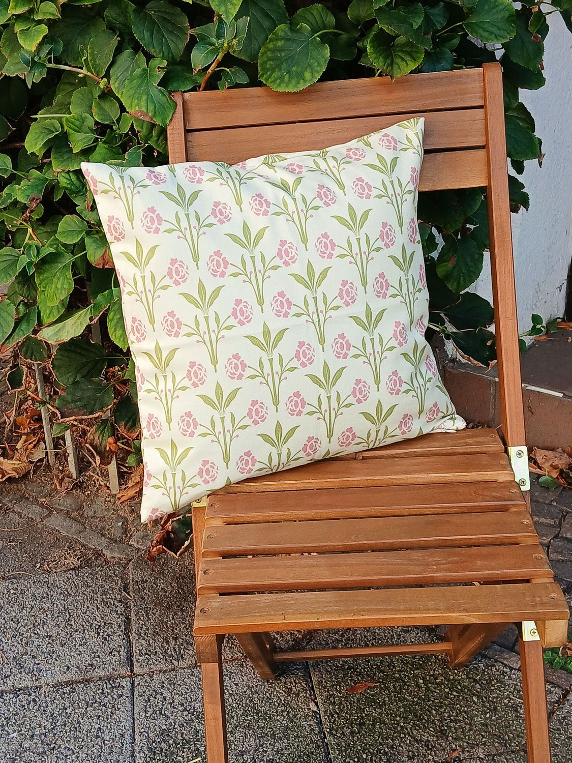 Kissenhülle, 40 x 40cm, Motiv "Erker", Farbstellung "Frühlingszauber" (Vanille/hellgelb), grün, altrosa