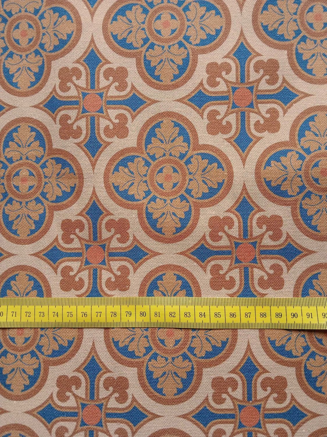 Halbpanama, Meterware, sand-braun-navy, Baumwollstoff, 160cm breit, Muster "Herrenhaus", Farbstellung "Allure hell", tan, Fliesenmuster, für Dirndl, Taschen, Kissen, Hosen